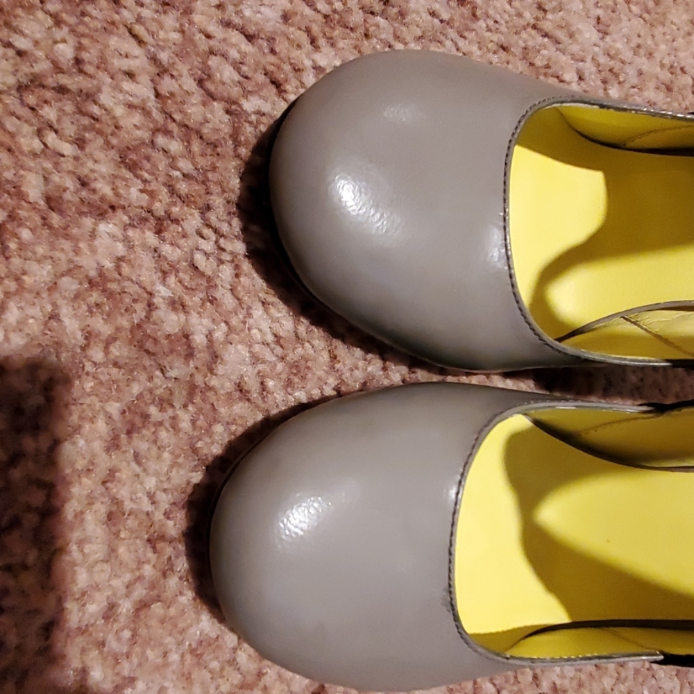 Shoes - Picture 2 of 6